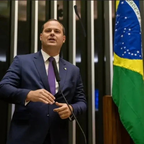 Capa da notícia: Victor Linhalis quer aumentar punição para crimes violentos e terroristas praticados em escolas