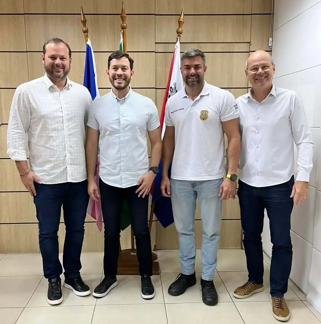 Causa Animal Cadeia para os maus tratos Ao lado do prefeito Arnaldinho Borgo do vice Cael Linhalis
