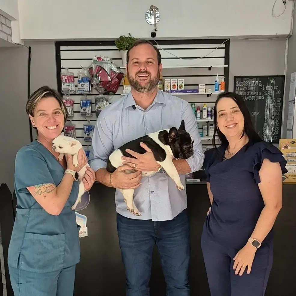 Dr.Victor visitando seu petshop